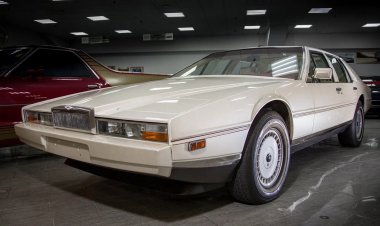 В России мгновенно продали коллекционный Aston Martin из 1980-х