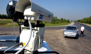 В России запретят скрыты от автомобилистов дорожные камеры-треноги