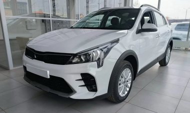 У российских дилеров появились новые Kia Rio X под маркой Solaris