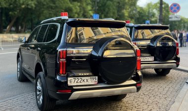 В кортежах ФСО впервые появились гибриды: это внедорожники из Китая