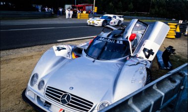 Полет над Ле-Маном: как Mercedes CLR оторвался от земли