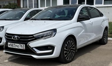 АвтоВАЗ стал собирать белые лимузины Lada Aura: «живые» фото