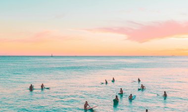 Врач объяснила опасность плавания с поднятой головой зажимом шейных позвонков