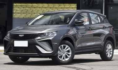 Geely начала продажи дешевого Coolray без турбомотора и «робота»