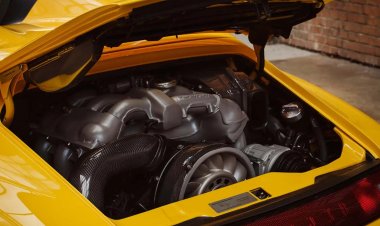 Компания Porsche продолжит выпускать автомобили с бензиновыми двигателями