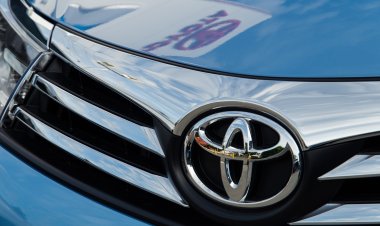 У компании Toyota продолжает сокращаться производство автомобилей по всему миру