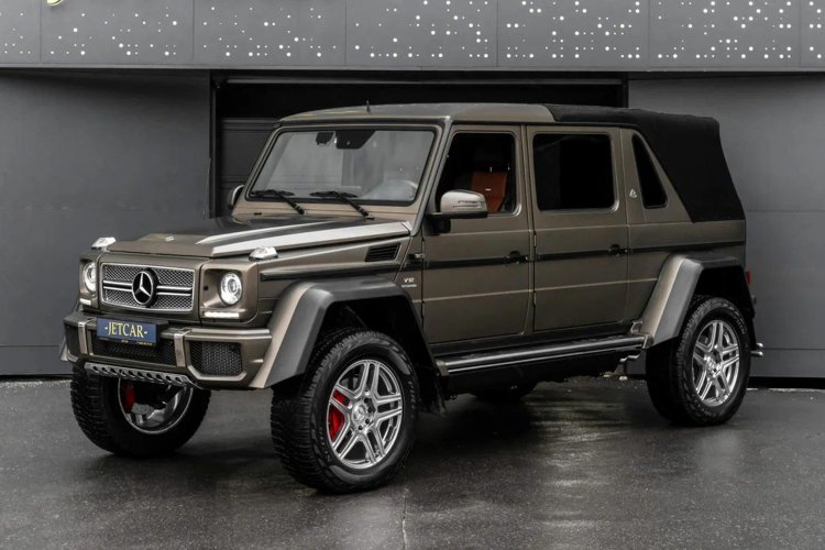 Московский дилер продает внедорожник Mercedes-Maybach G 650 Landaulet 2018 года