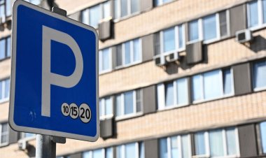 ТАСС: Парковку каршеринга во дворах просят запретить