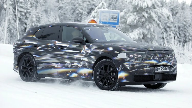 Электрический кроссовер Bentley Urban SUV попал в объективы фотошпионов