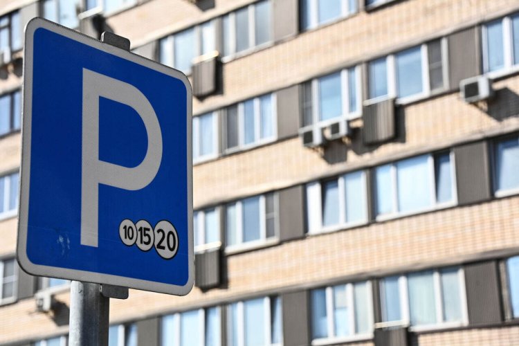 ТАСС: Парковку каршеринга во дворах просят запретить