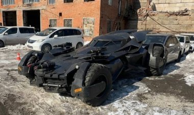 Во Владивостоке на стоянке заметили «Бэтмобиль»