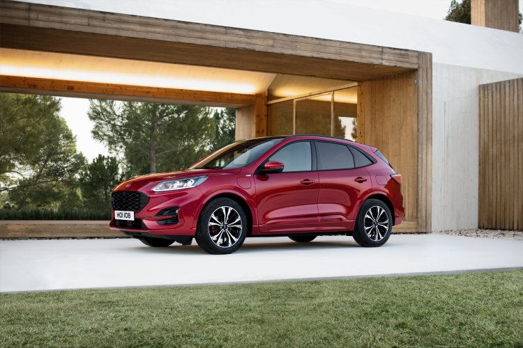 Ford отзовет кроссоверы Kuga из-за опасности пожара