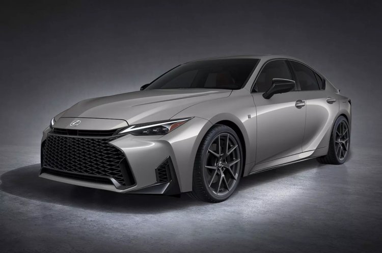 Японский седан Lexus IS переживёт масштабное преображение