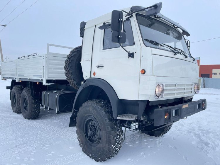 На продажу выставили «экспортный» КамАЗ для англоязычных водителей
