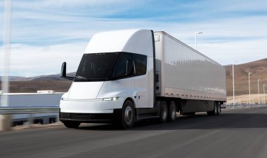 Tesla наладила серийное производство электротягача Semi