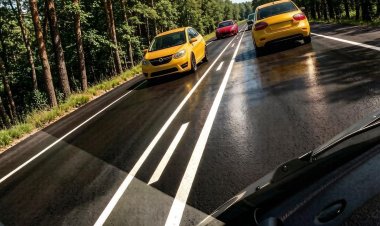 Водителям рассказали, что означает сэндвич-разметка на дорогах России