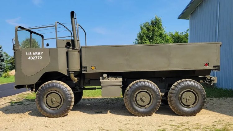 На аукцион выставили прототип военного грузовика Ford с гребным винтом и алюминиевым кузовом
